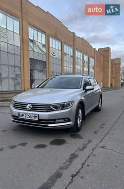 Універсал Volkswagen Passat 2015 в Дніпрі