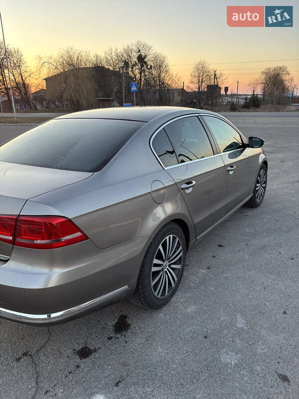 Седан Volkswagen Passat 2013 в Радехові