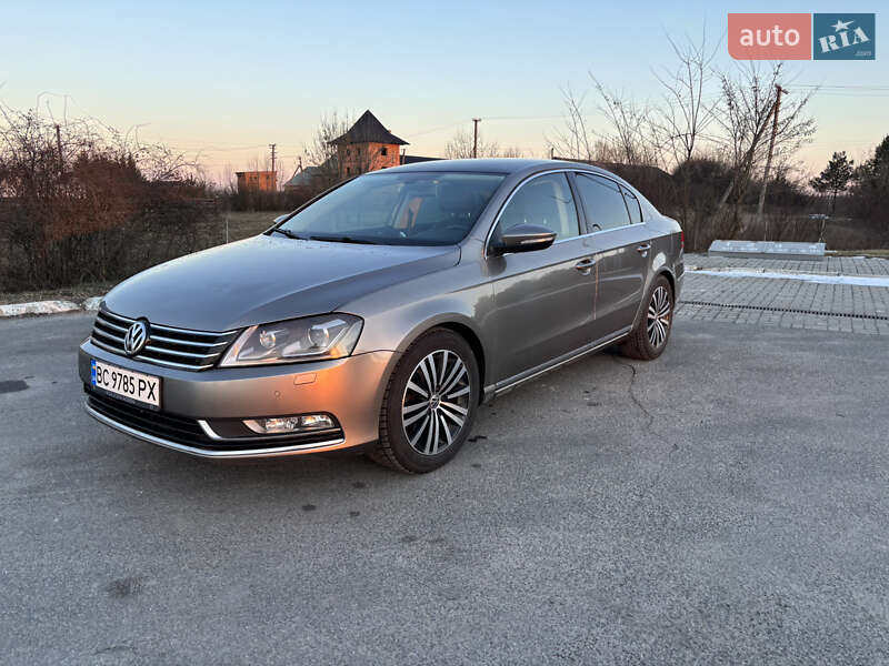 Седан Volkswagen Passat 2013 в Радехові