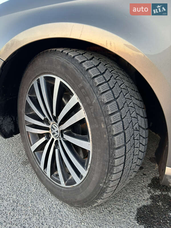 Седан Volkswagen Passat 2013 в Радехові