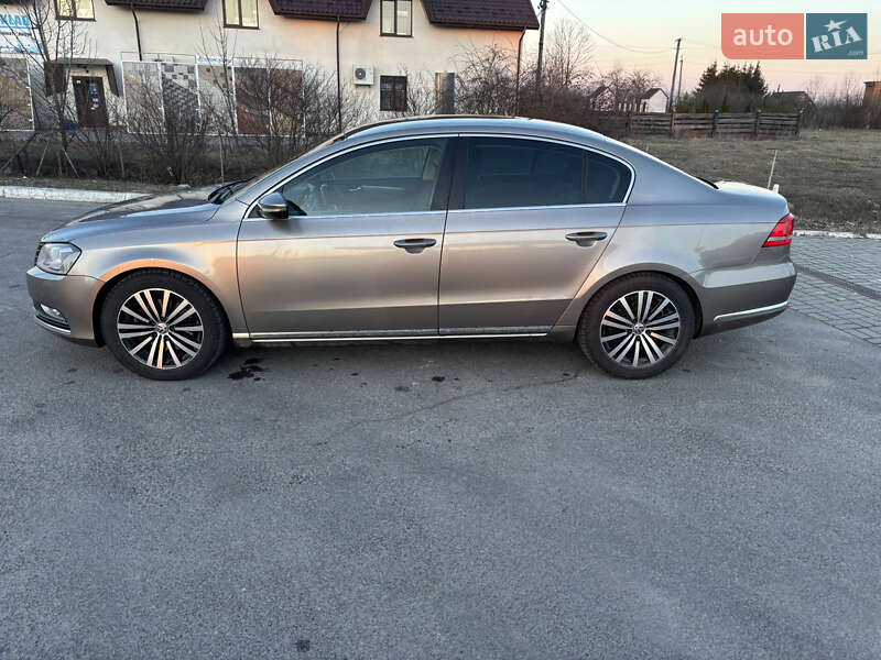 Седан Volkswagen Passat 2013 в Радехові