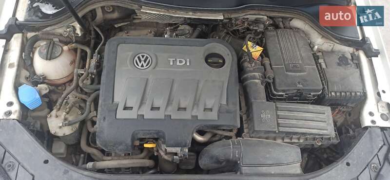 Універсал Volkswagen Passat 2014 в Івано-Франківську