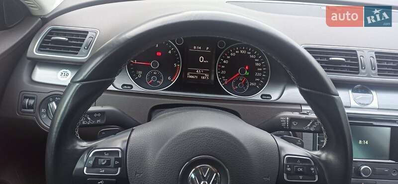 Універсал Volkswagen Passat 2014 в Івано-Франківську