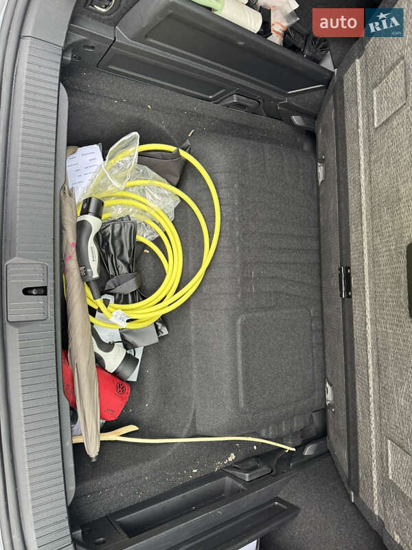 Универсал Volkswagen Passat 2022 в Киеве фото 7 Универсал Volkswagen Passat 2022 в Киеве