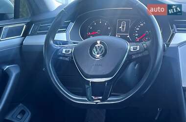 Седан Volkswagen Passat 2017 в Киеве