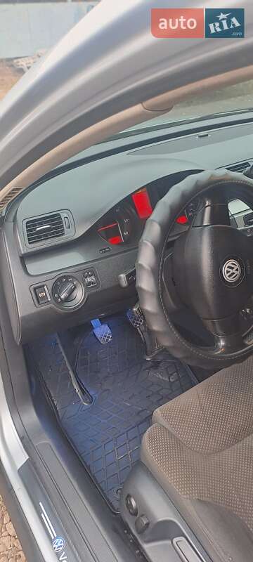 Седан Volkswagen Passat 2005 в Хусті