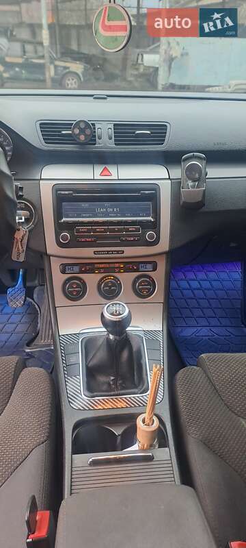 Седан Volkswagen Passat 2005 в Хусті