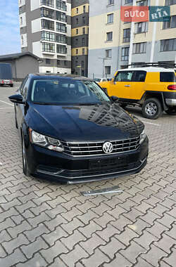 Седан Volkswagen Passat 2016 в Ивано-Франковске