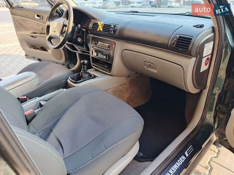 Седан Volkswagen Passat 1997 в Теребовлі