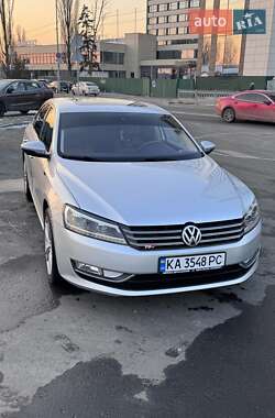 Седан Volkswagen Passat 2012 в Киеве