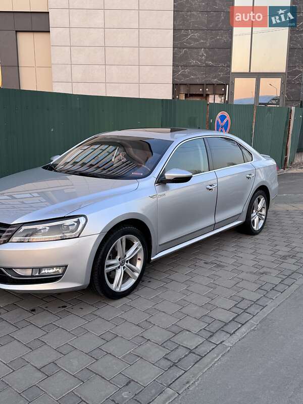 Седан Volkswagen Passat 2012 в Киеве