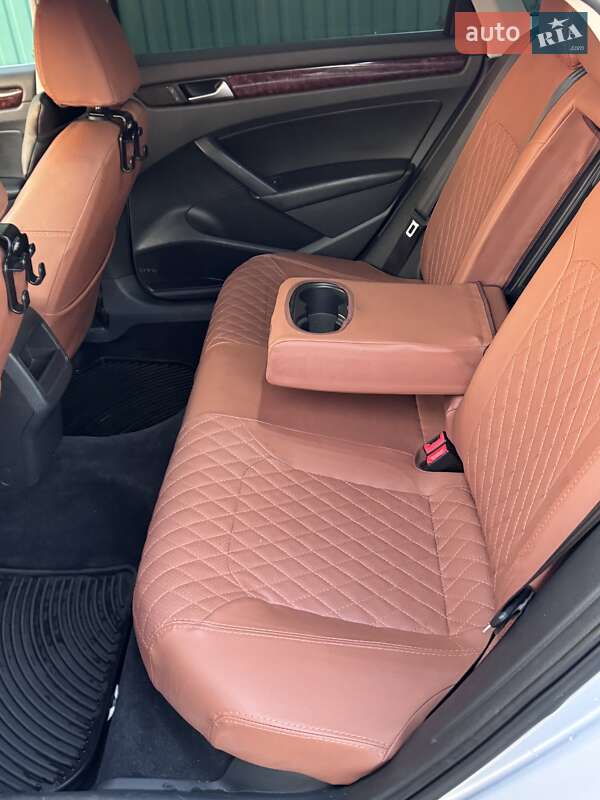 Седан Volkswagen Passat 2012 в Киеве