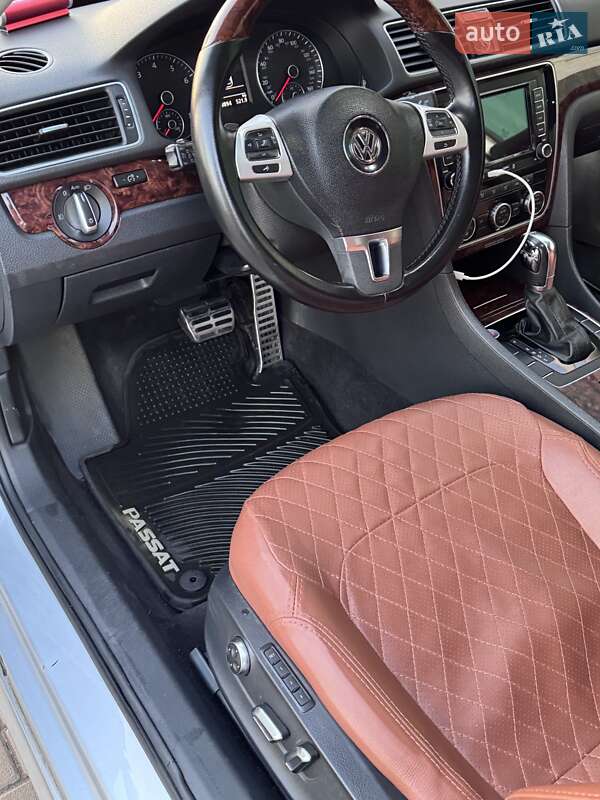 Седан Volkswagen Passat 2012 в Киеве