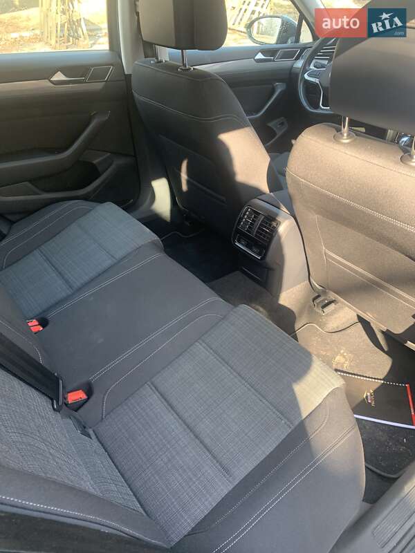 Универсал Volkswagen Passat 2021 в Львове