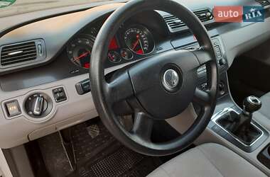 Седан Volkswagen Passat 2005 в 