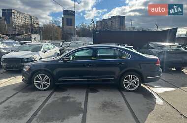 Седан Volkswagen Passat 2013 в Львові