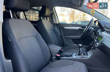 Седан Volkswagen Passat 2011 в 