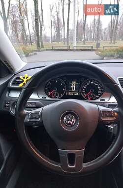 Універсал Volkswagen Passat 2012 в 