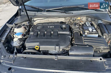 Седан Volkswagen Passat 2014 в 