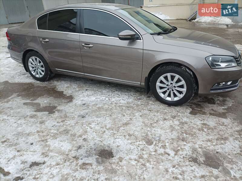 Седан Volkswagen Passat 2011 в 