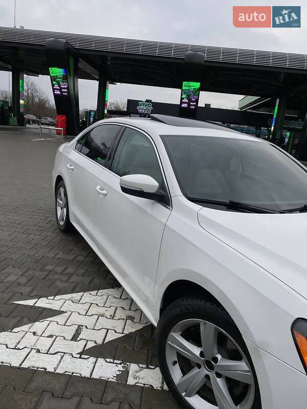 Седан Volkswagen Passat 2012 в Стрые