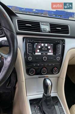 Седан Volkswagen Passat 2012 в Стрые