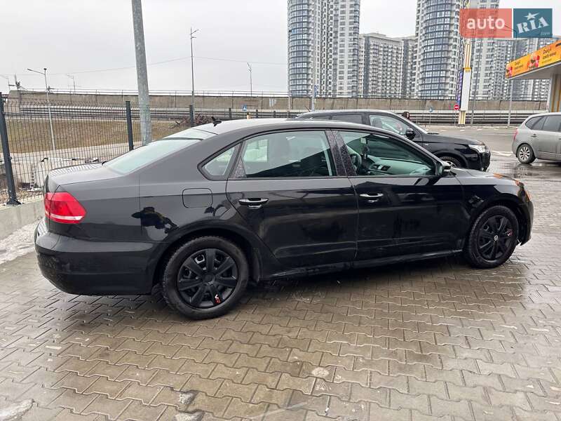 Седан Volkswagen Passat 2012 в Киеве