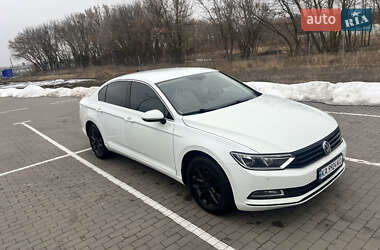 Седан Volkswagen Passat 2015 в Києві