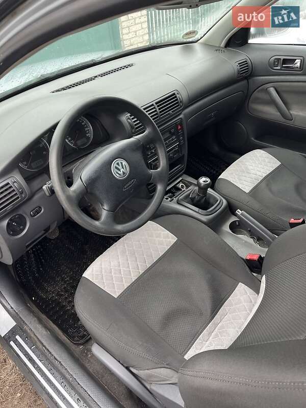 Універсал Volkswagen Passat 2004 в Сумах