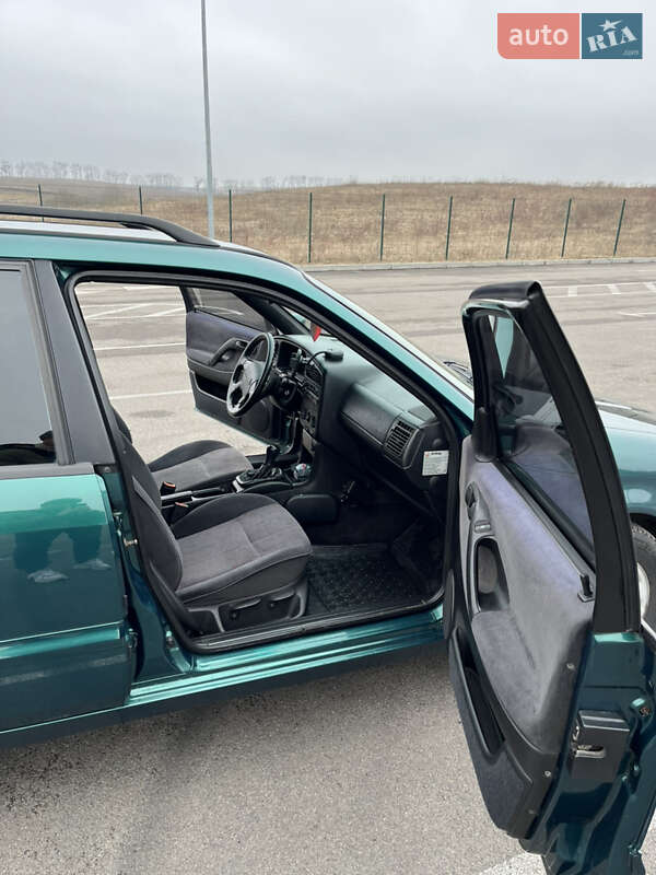 Универсал Volkswagen Passat 1995 в Ровно