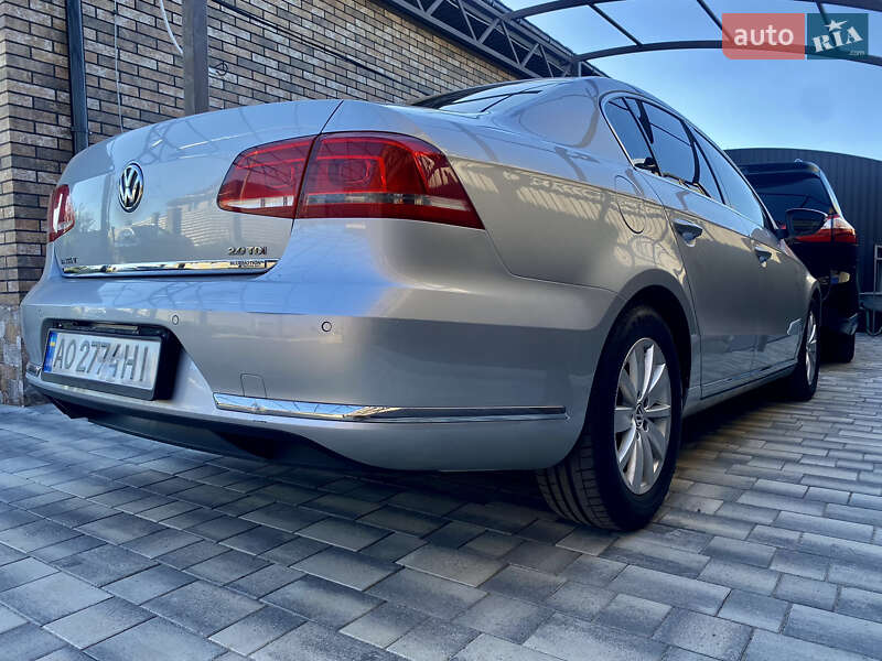 Седан Volkswagen Passat 2012 в Ужгороде