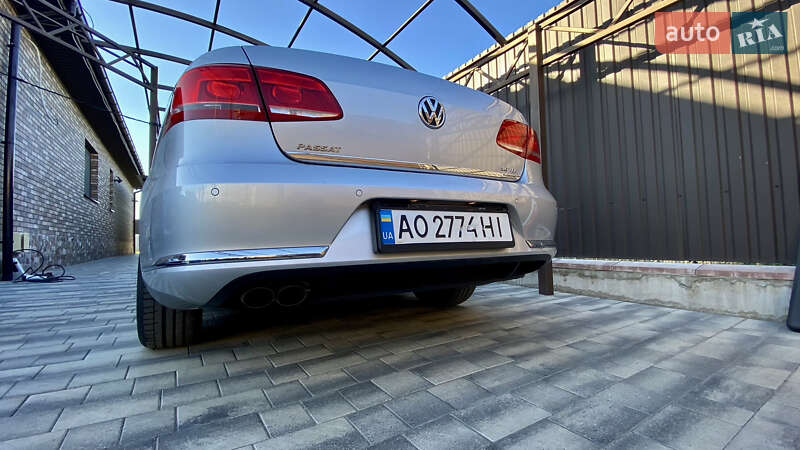 Седан Volkswagen Passat 2012 в Ужгороде