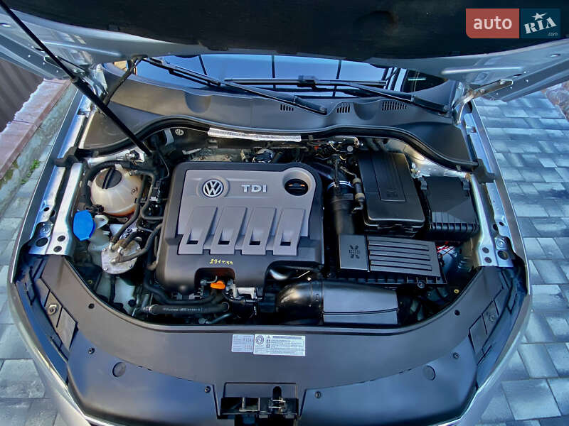 Седан Volkswagen Passat 2012 в Ужгороде