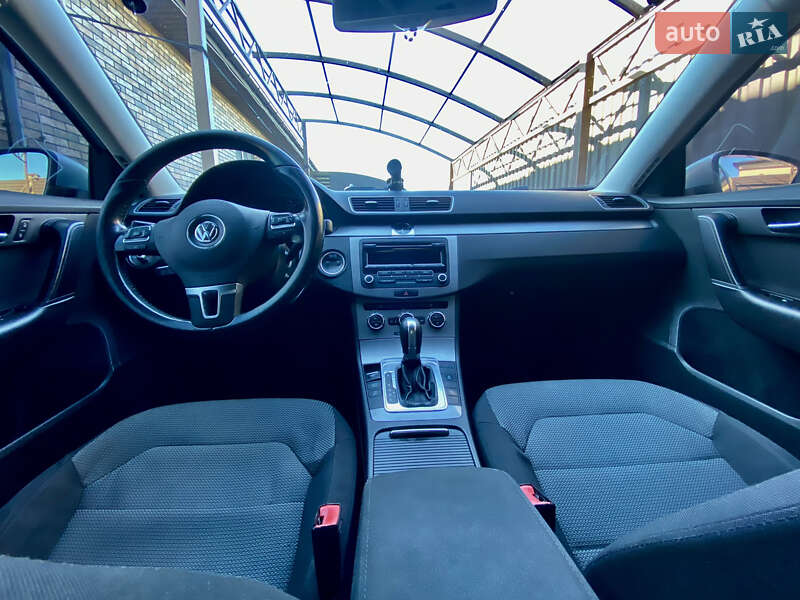 Седан Volkswagen Passat 2012 в Ужгороде