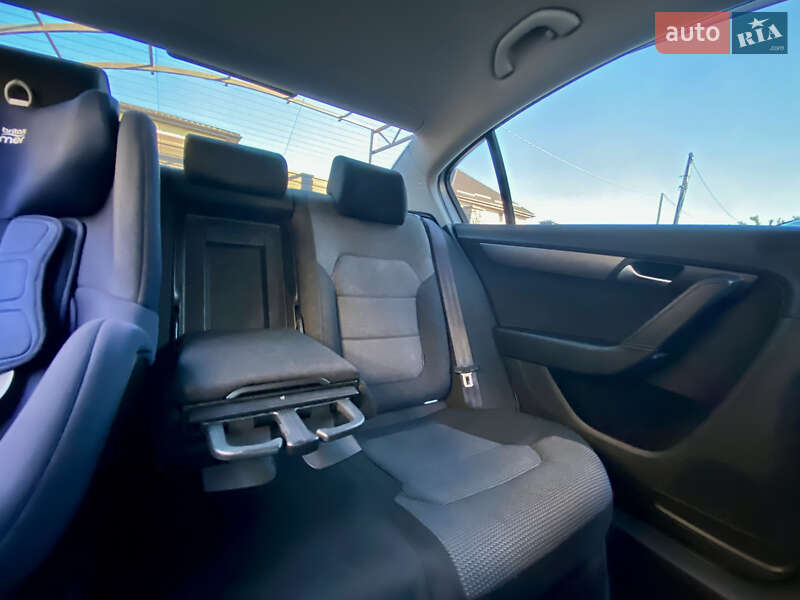 Седан Volkswagen Passat 2012 в Ужгороде