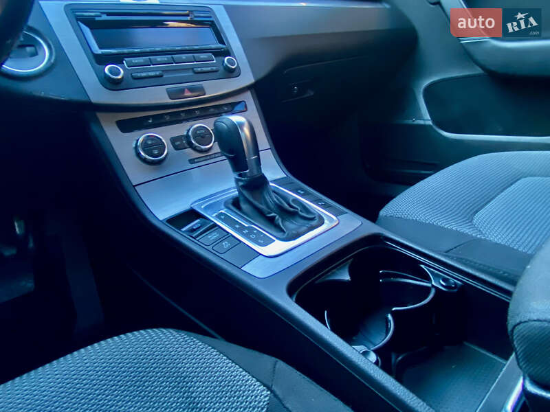 Седан Volkswagen Passat 2012 в Ужгороде