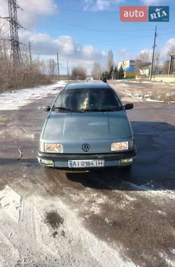 Седан Volkswagen Passat 1988 в Рокитному