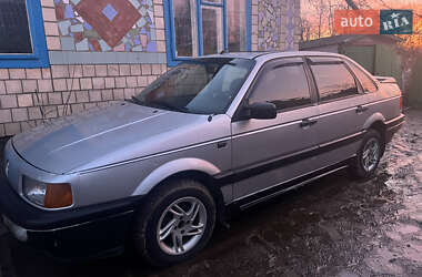 Седан Volkswagen Passat 1988 в Березному