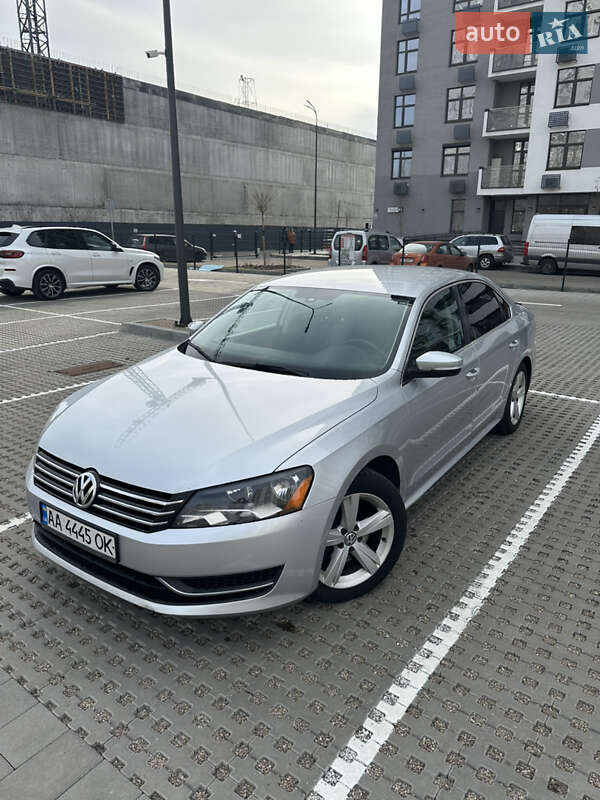 Седан Volkswagen Passat 2012 в Киеве