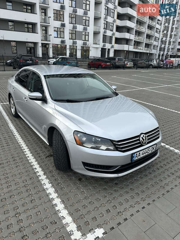 Седан Volkswagen Passat 2012 в Киеве