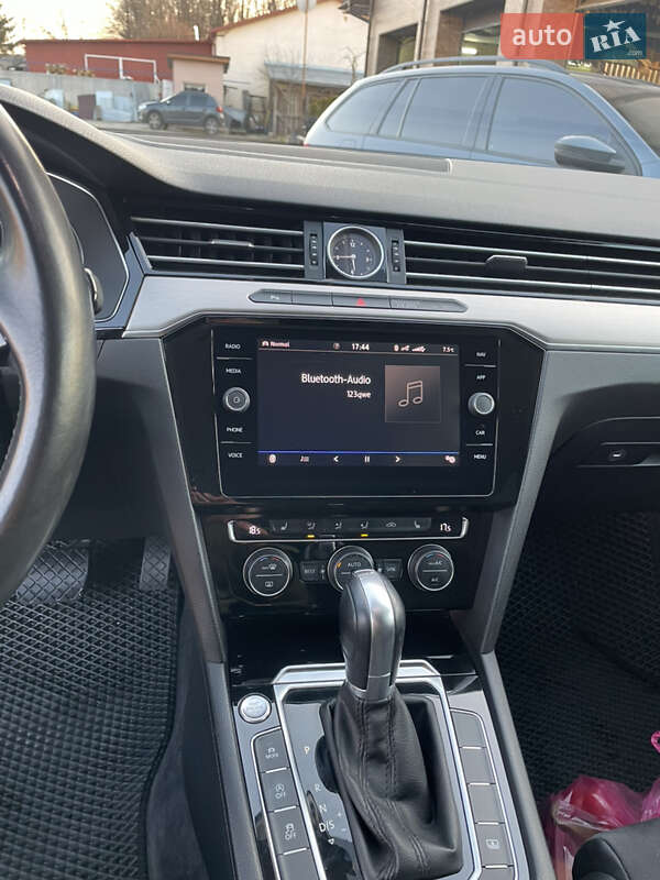 Седан Volkswagen Passat 2017 в Мукачево