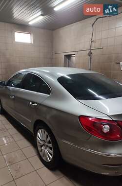 Купе Volkswagen Passat 2011 в 