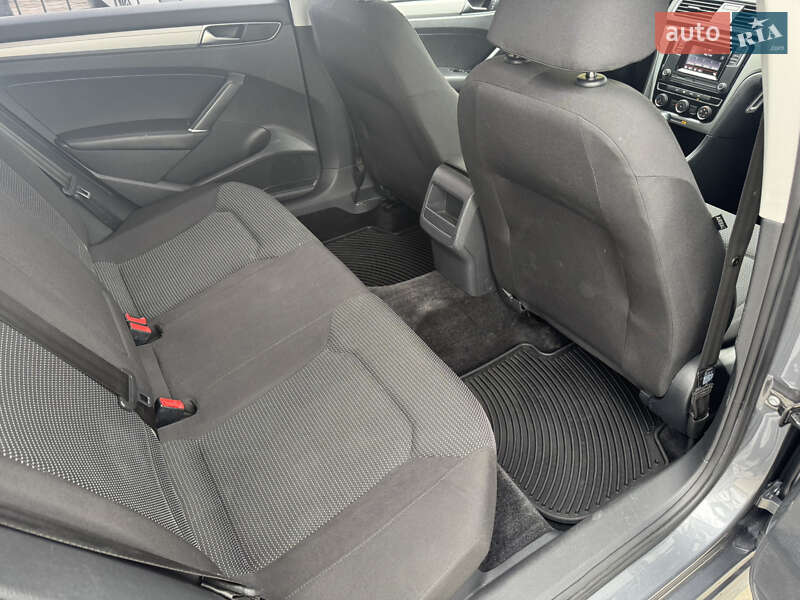 Седан Volkswagen Passat 2018 в Николаеве