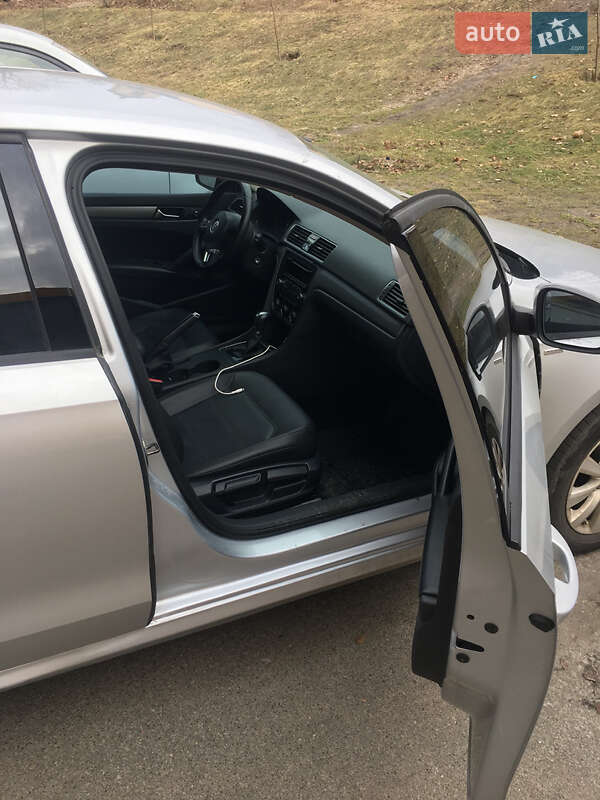Седан Volkswagen Passat 2014 в Киеве