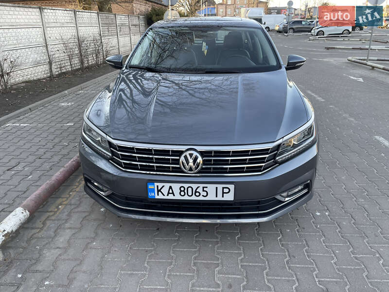 Седан Volkswagen Passat 2018 в Киеве