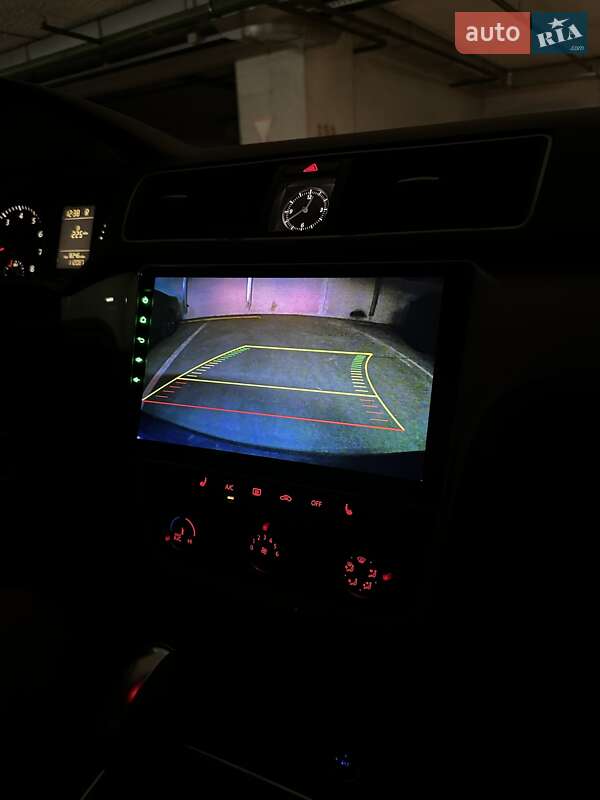 Седан Volkswagen Passat 2014 в Киеве