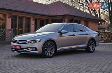 Седан Volkswagen Passat 2022 в Мукачево