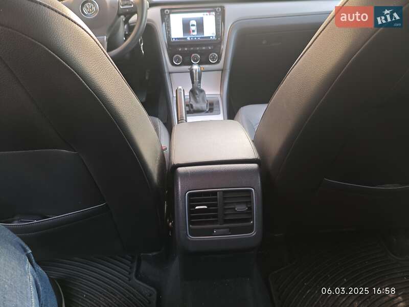 Седан Volkswagen Passat 2013 в Киеве
