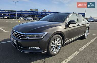 Седан Volkswagen Passat 2017 в Киеве