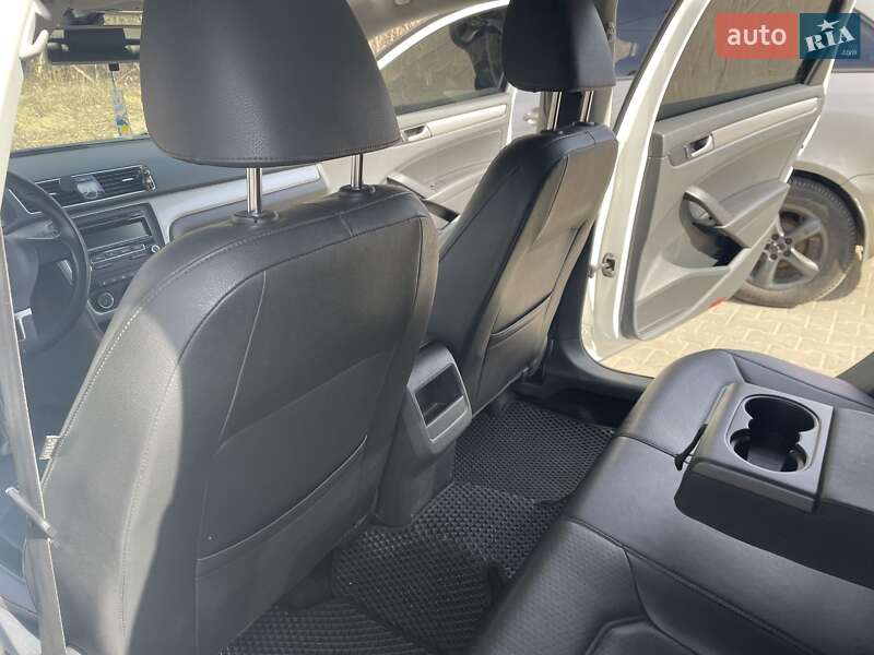 Седан Volkswagen Passat 2014 в Львове